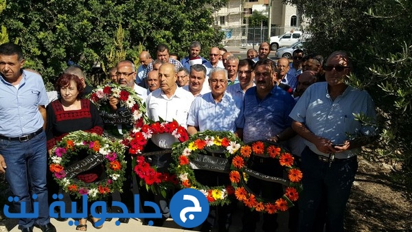 وضع أكاليل الزهور على ضريحي الشهيدين عماد غنايم ووليد أبو صالح